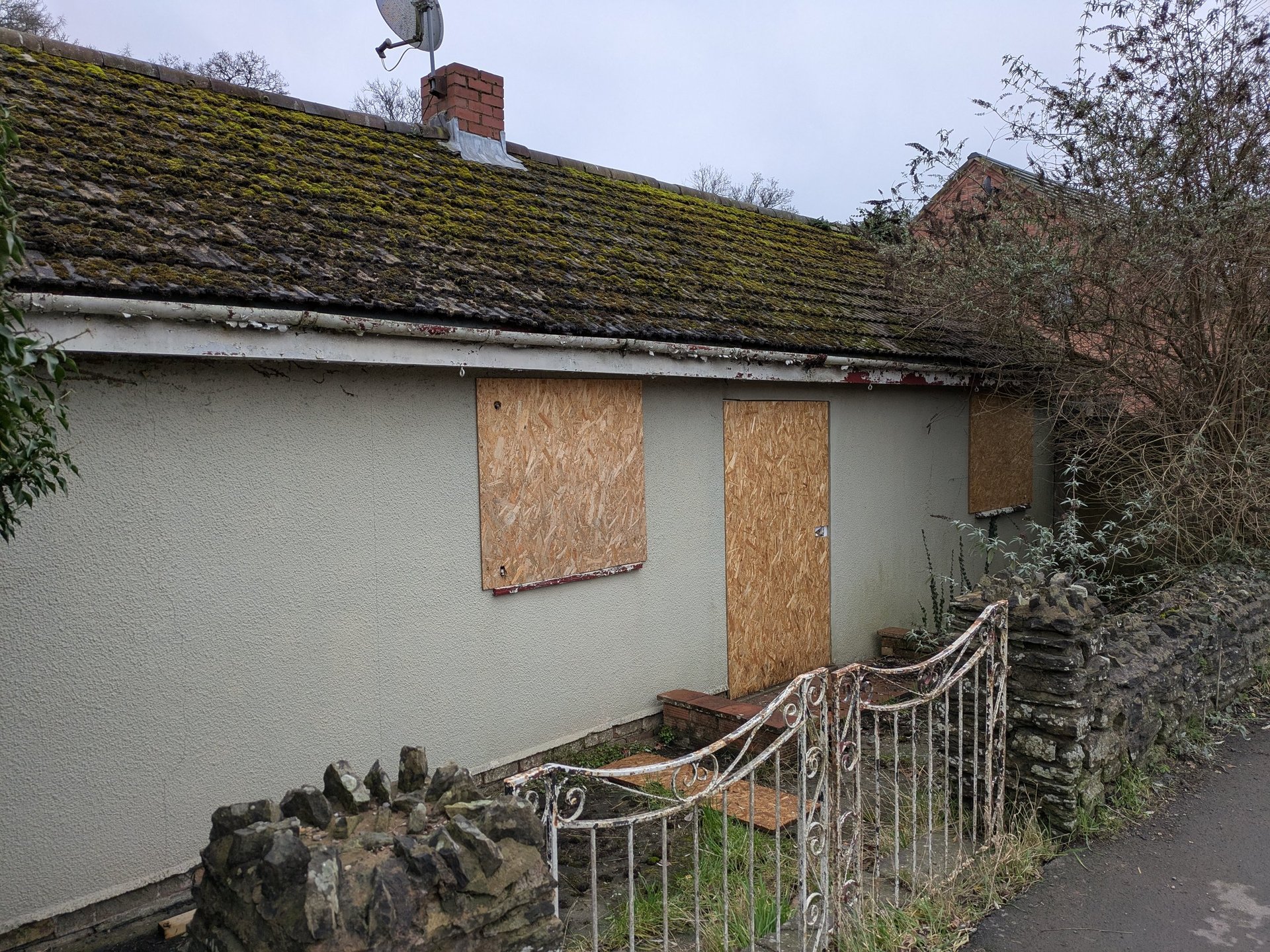 Board up protecting damaged property
